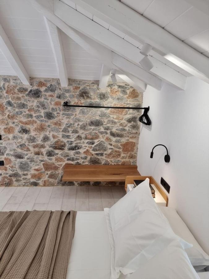 Stone Build Suite With Private Pool Kolios Buitenkant foto