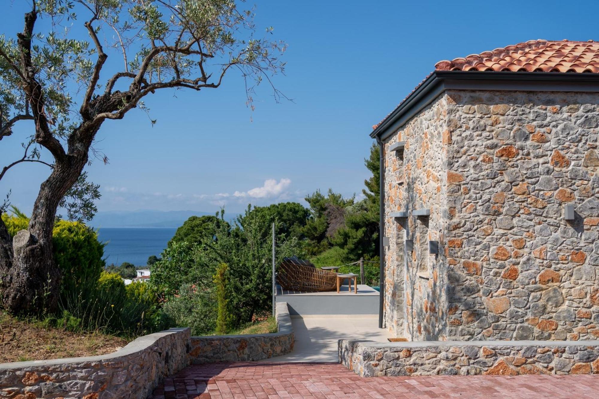 Stone Build Suite With Private Pool Kolios Buitenkant foto