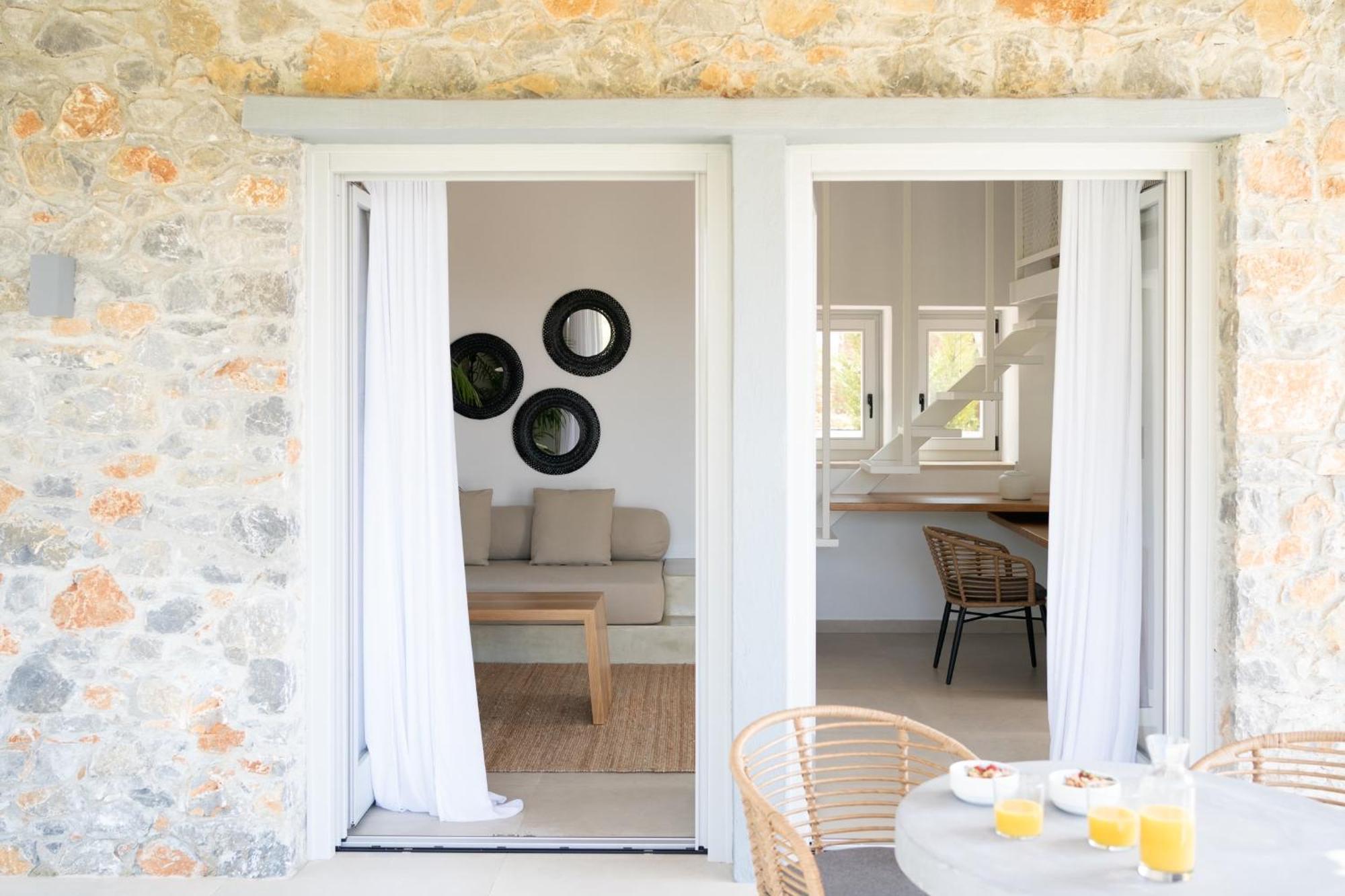 Stone Build Suite With Private Pool Kolios Buitenkant foto